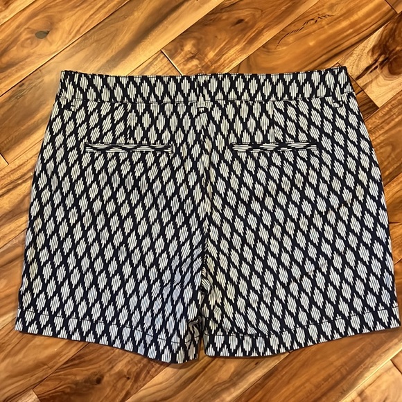 NWOT City Short - size 8 - Picture 2 of 4